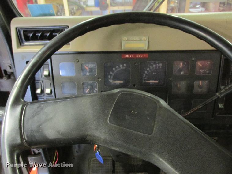 image for item K6189 1991 International 7100 vacuum truck