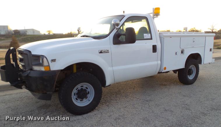 image for item L1737 2002 Ford F250 Super Duty utility truck