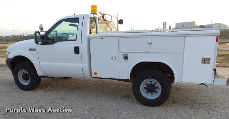 image for item L1737 2002 Ford F250 Super Duty utility truck