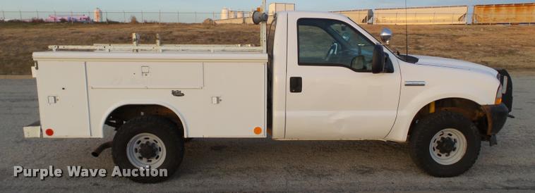 image for item L1737 2002 Ford F250 Super Duty utility truck