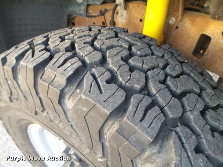 image for item L1737 2002 Ford F250 Super Duty utility truck