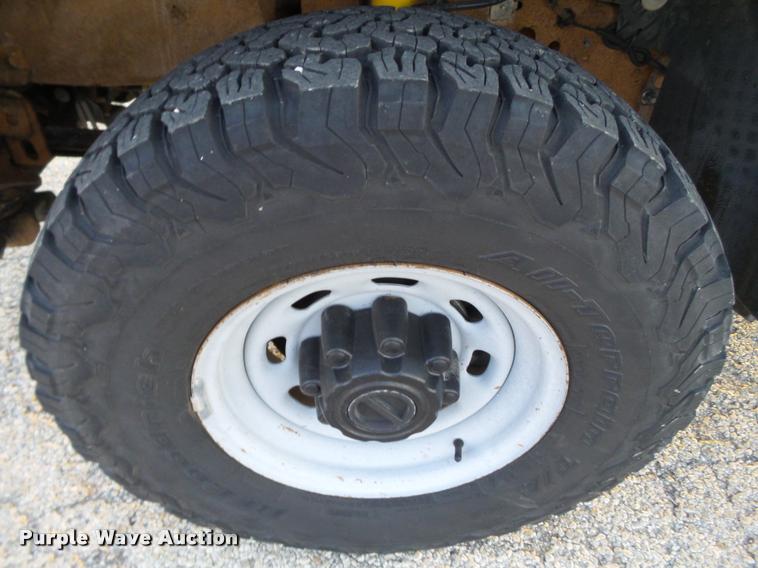 image for item L1737 2002 Ford F250 Super Duty utility truck