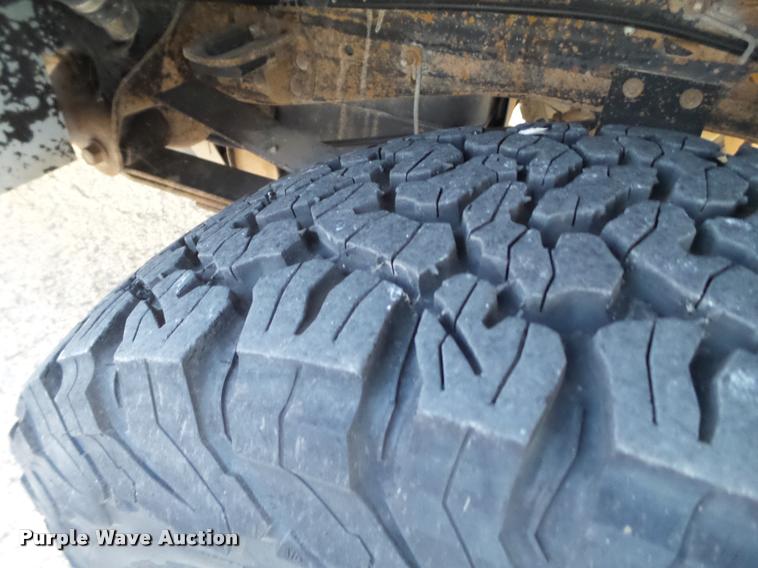 image for item L1737 2002 Ford F250 Super Duty utility truck