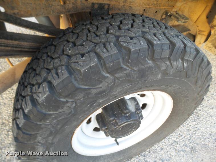 image for item L1737 2002 Ford F250 Super Duty utility truck