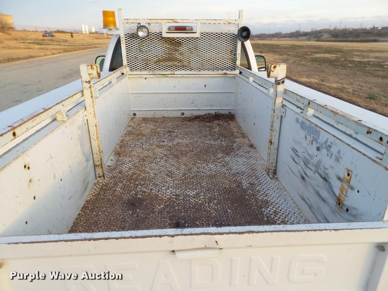 image for item L1737 2002 Ford F250 Super Duty utility truck