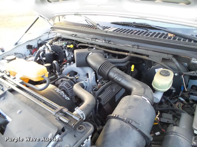 image for item L1737 2002 Ford F250 Super Duty utility truck