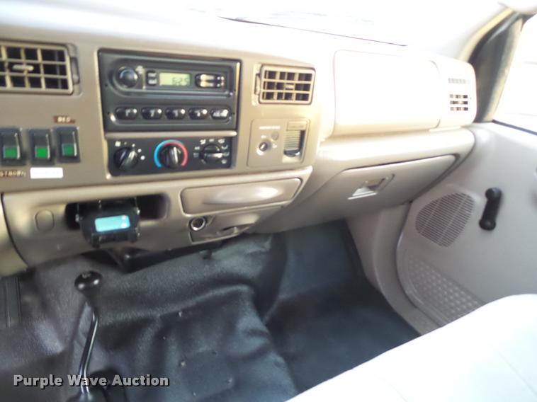 image for item L1737 2002 Ford F250 Super Duty utility truck
