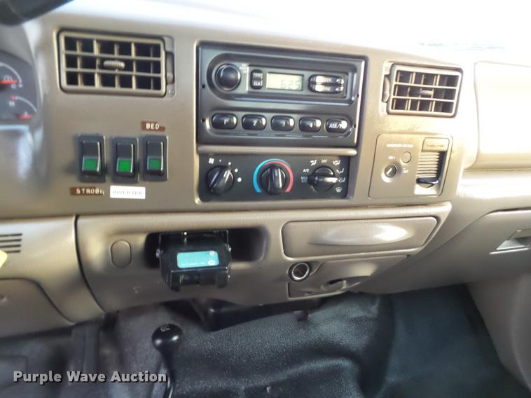 image for item L1737 2002 Ford F250 Super Duty utility truck