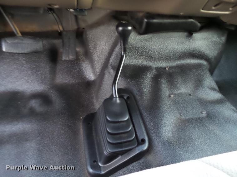 image for item L1737 2002 Ford F250 Super Duty utility truck