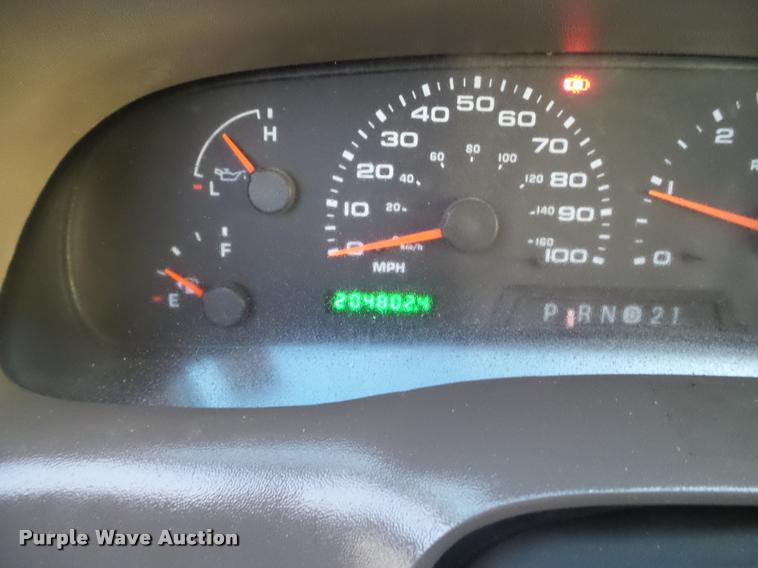image for item L1737 2002 Ford F250 Super Duty utility truck