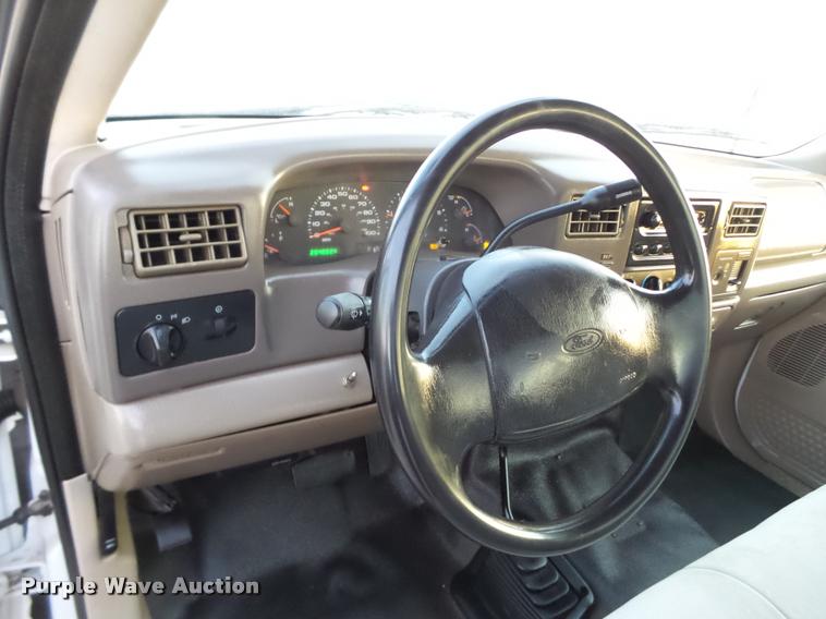 image for item L1737 2002 Ford F250 Super Duty utility truck
