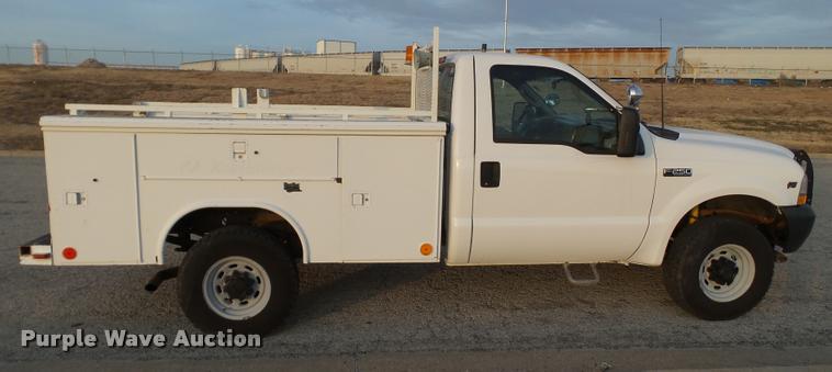 image for item L1738 2003 Ford F250 Super Duty utility truck