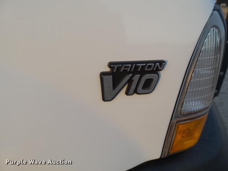 image for item L1738 2003 Ford F250 Super Duty utility truck