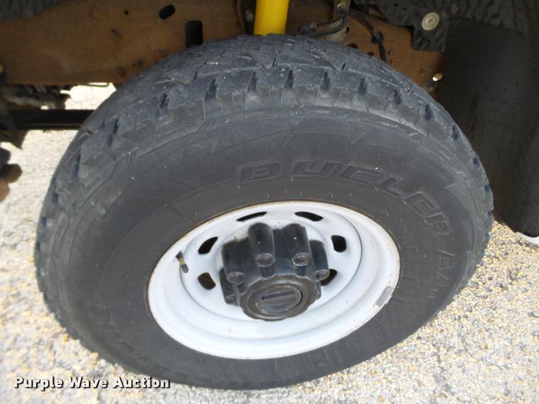 image for item L1738 2003 Ford F250 Super Duty utility truck