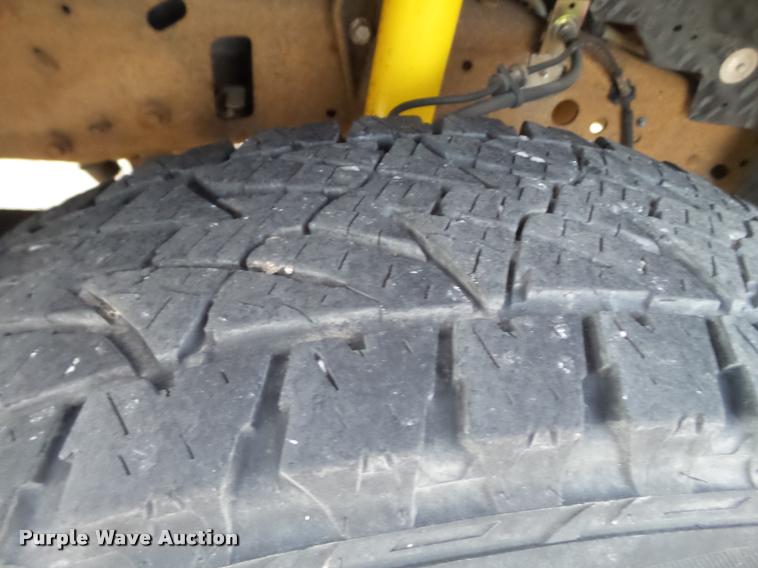 image for item L1738 2003 Ford F250 Super Duty utility truck