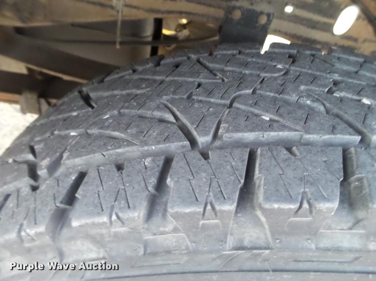 image for item L1738 2003 Ford F250 Super Duty utility truck