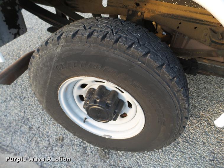 image for item L1738 2003 Ford F250 Super Duty utility truck