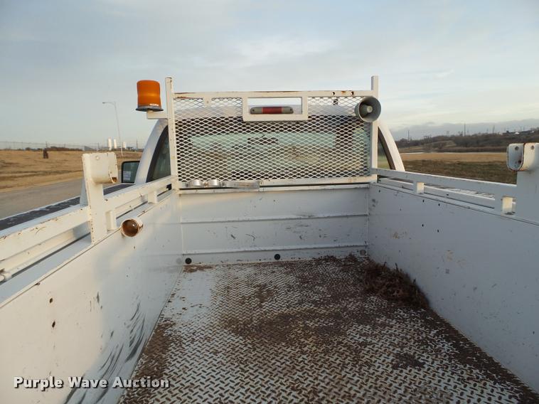 image for item L1738 2003 Ford F250 Super Duty utility truck