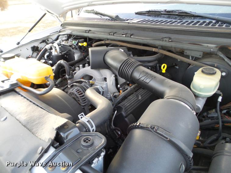 image for item L1738 2003 Ford F250 Super Duty utility truck