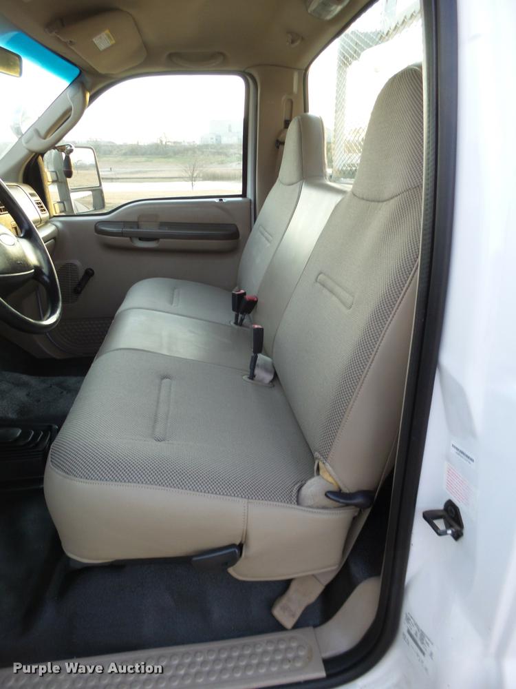 image for item L1738 2003 Ford F250 Super Duty utility truck