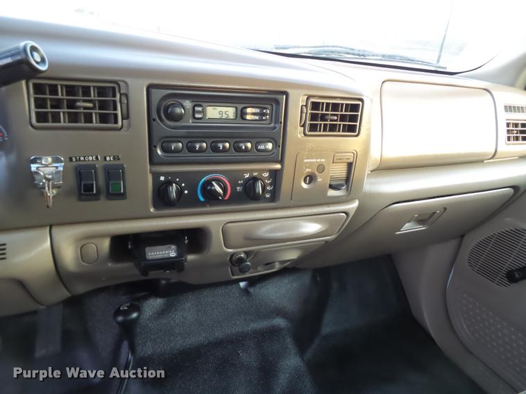 image for item L1738 2003 Ford F250 Super Duty utility truck