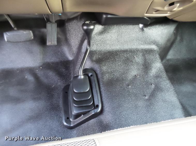 image for item L1738 2003 Ford F250 Super Duty utility truck