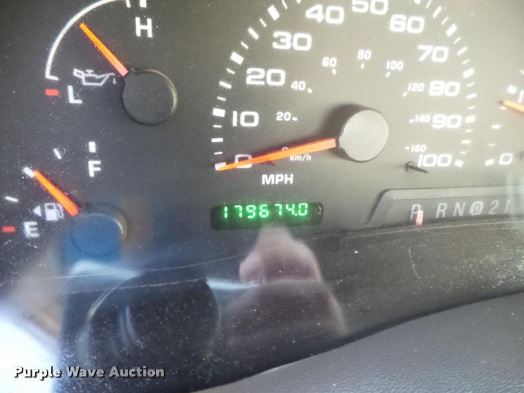 image for item L1738 2003 Ford F250 Super Duty utility truck