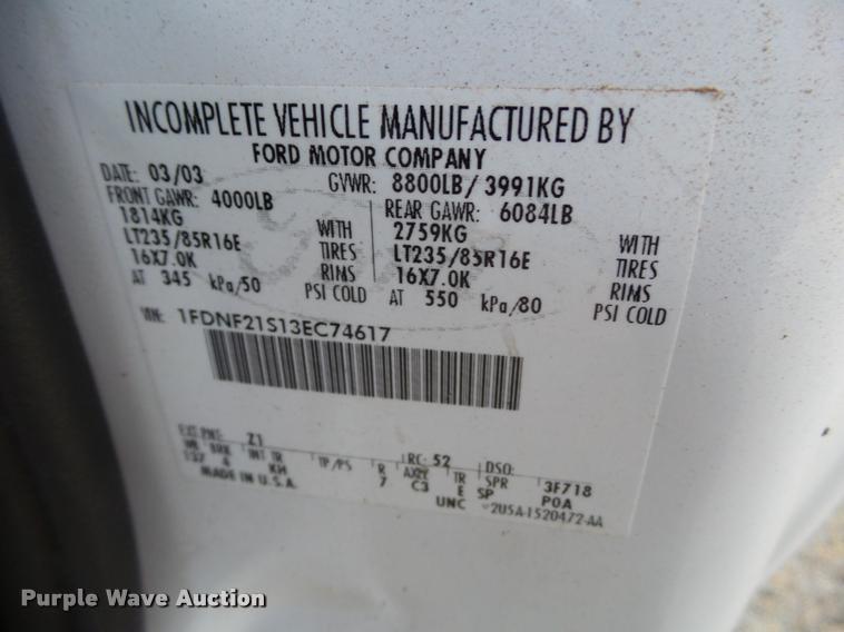 image for item L1738 2003 Ford F250 Super Duty utility truck