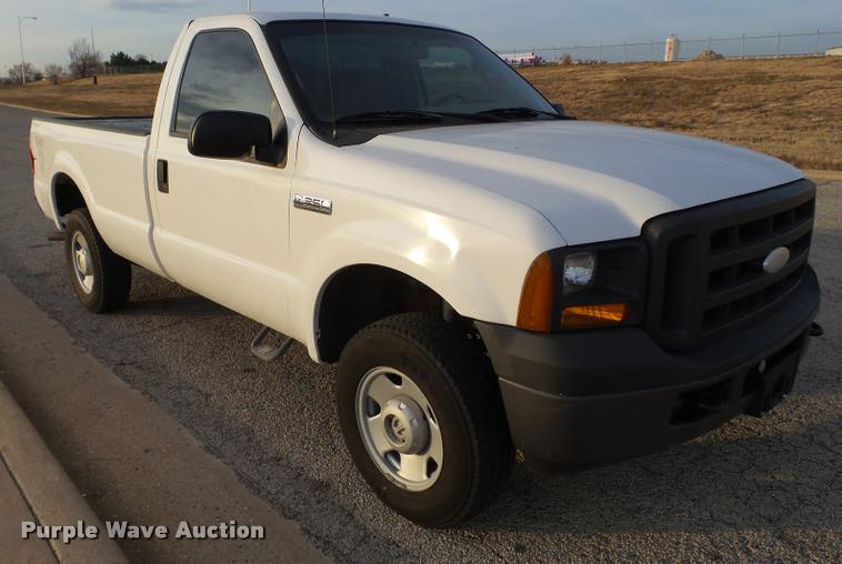 image for item L1740 2005 Ford F250 Super Duty pickup truck