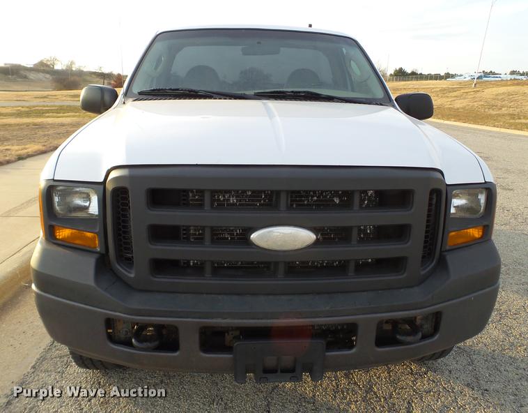 image for item L1740 2005 Ford F250 Super Duty pickup truck