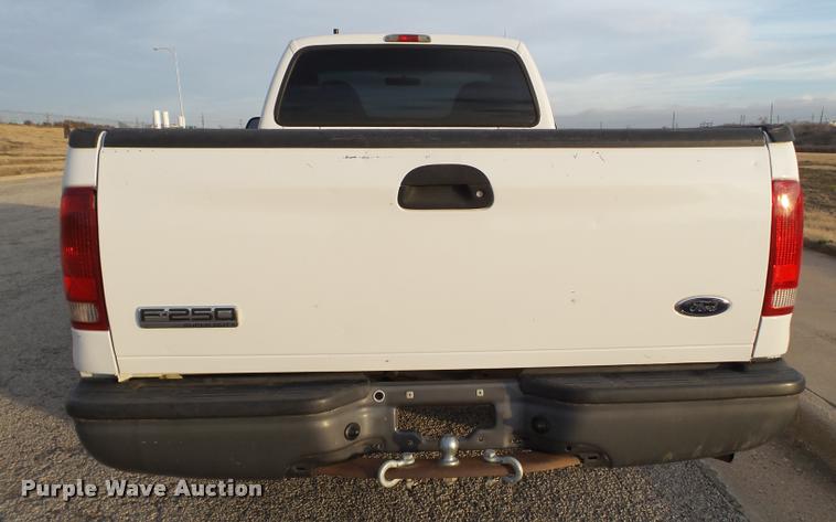 image for item L1740 2005 Ford F250 Super Duty pickup truck