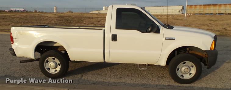 image for item L1740 2005 Ford F250 Super Duty pickup truck