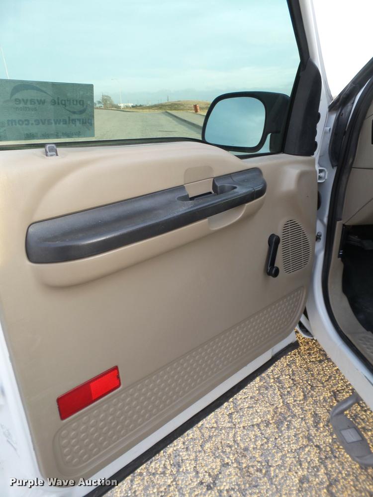 image for item L1740 2005 Ford F250 Super Duty pickup truck