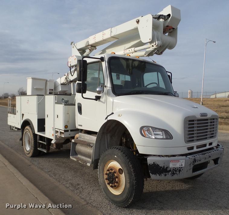 image for item L1743 2009 Freightliner Business Class M2 bucket truck