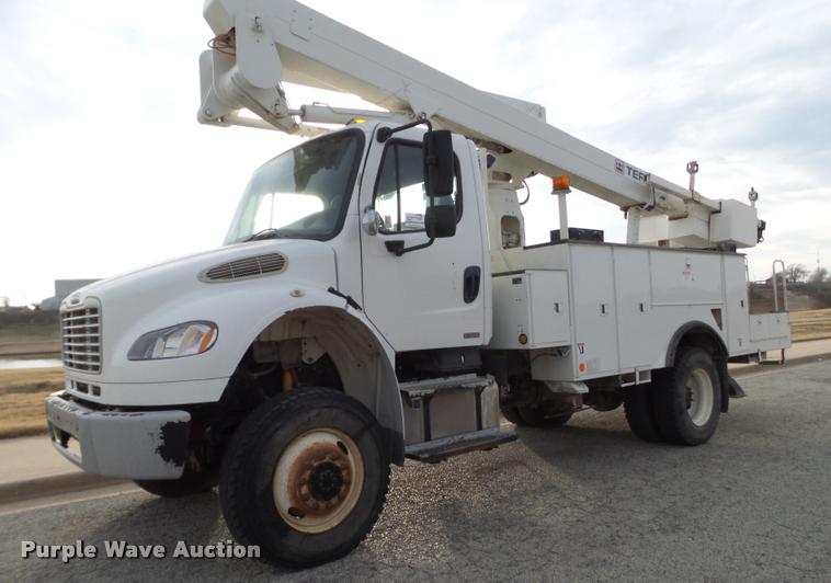 image for item L1743 2009 Freightliner Business Class M2 bucket truck