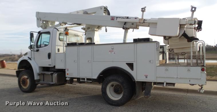image for item L1743 2009 Freightliner Business Class M2 bucket truck