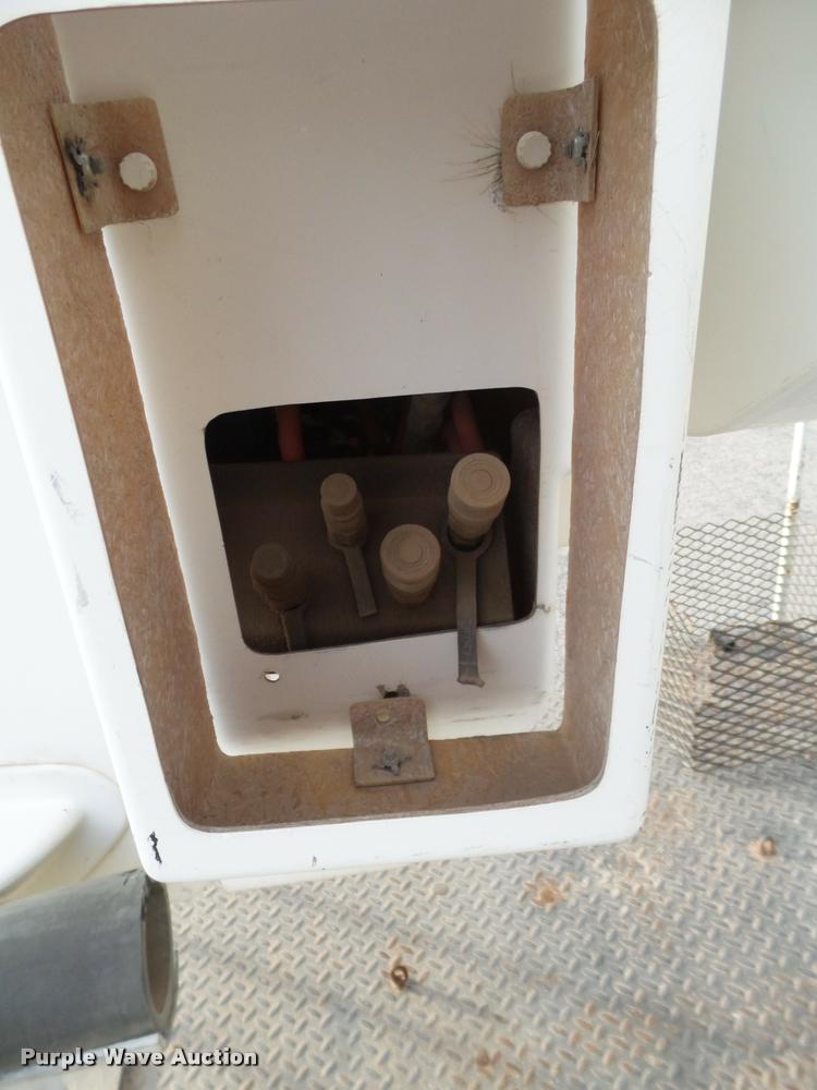 image for item L1743 2009 Freightliner Business Class M2 bucket truck