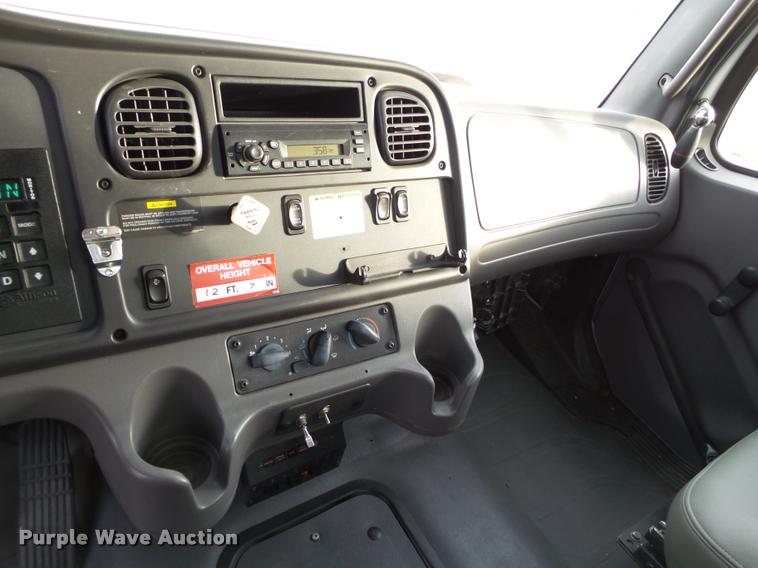 image for item L1743 2009 Freightliner Business Class M2 bucket truck