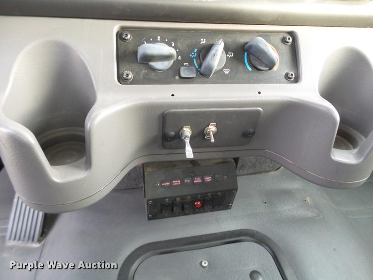 image for item L1743 2009 Freightliner Business Class M2 bucket truck