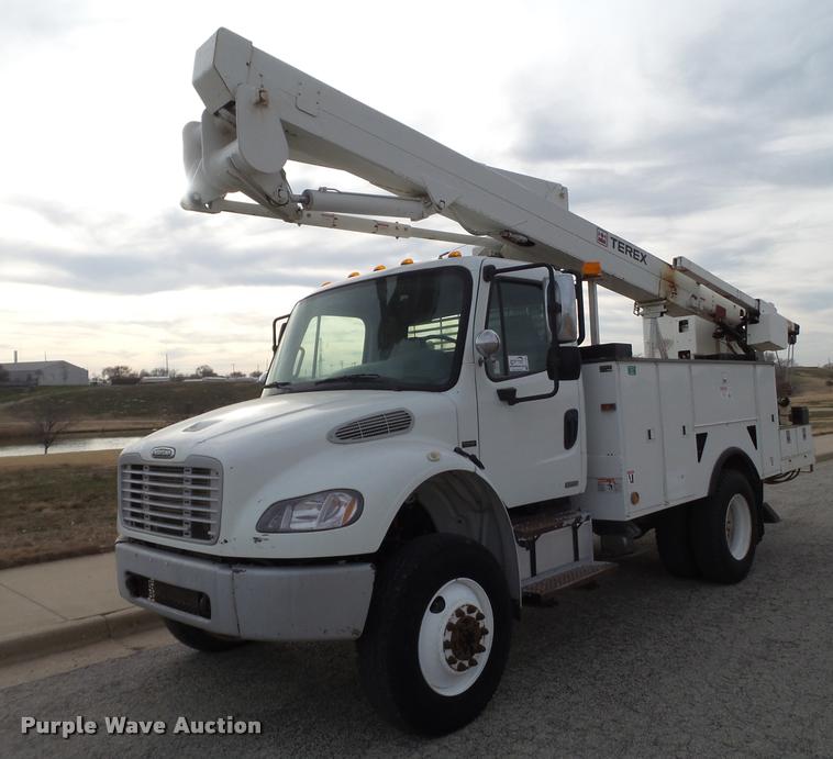 image for item L1744 2007 Freightliner Business Class M2 bucket truck