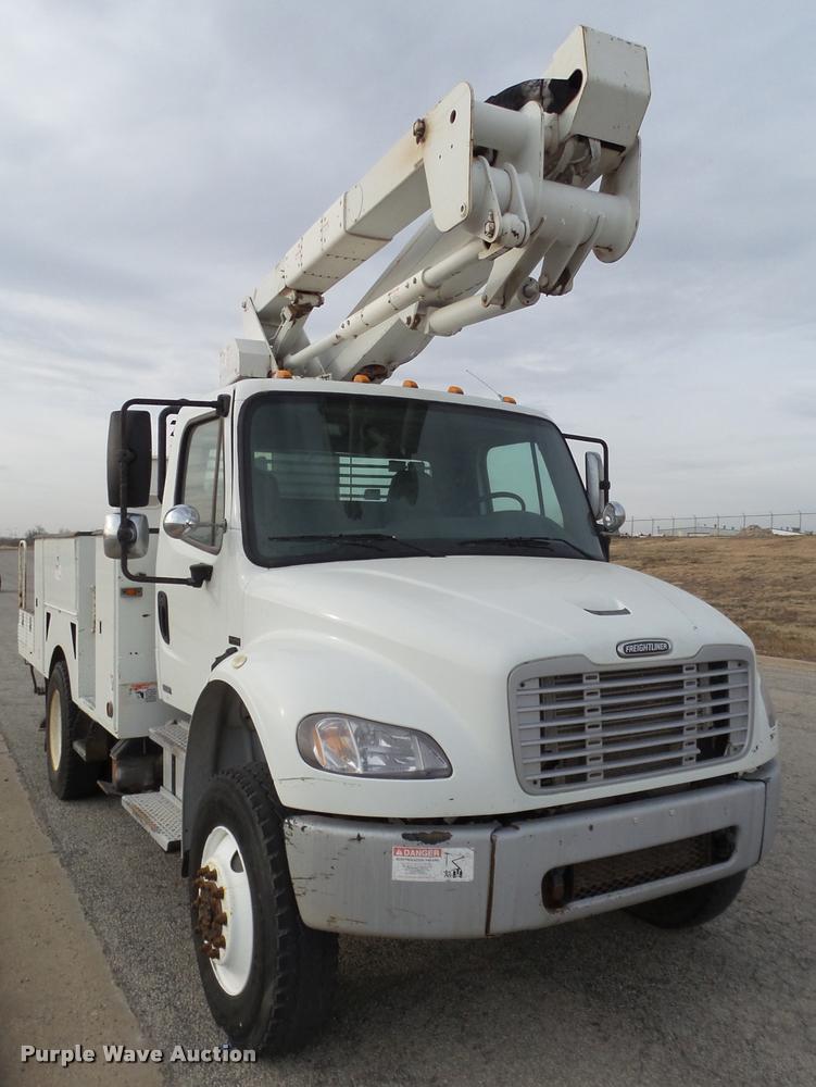 image for item L1744 2007 Freightliner Business Class M2 bucket truck