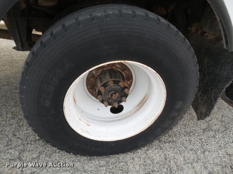 image for item L1744 2007 Freightliner Business Class M2 bucket truck