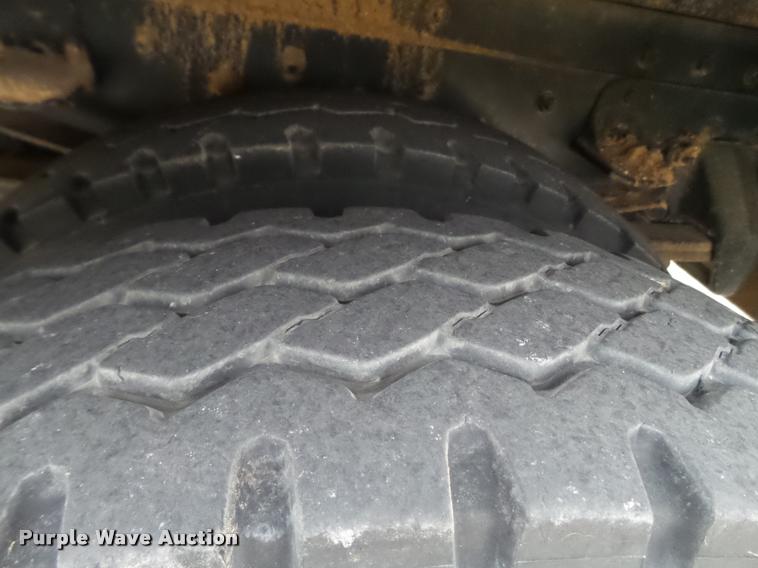 image for item L1744 2007 Freightliner Business Class M2 bucket truck