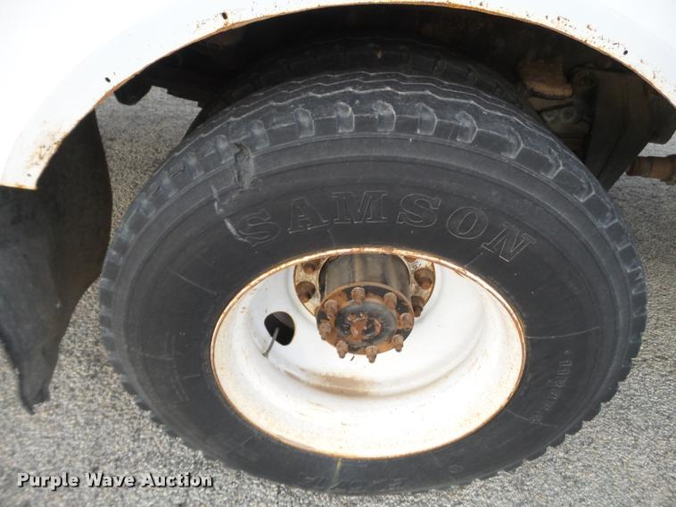 image for item L1744 2007 Freightliner Business Class M2 bucket truck