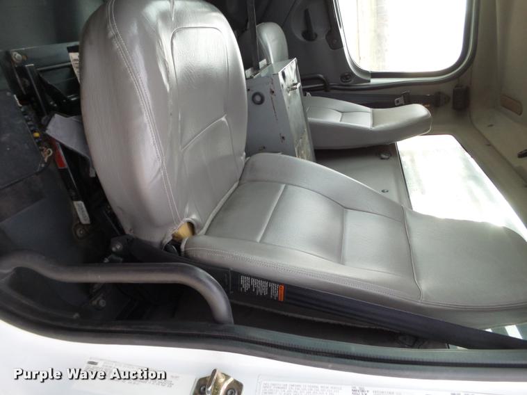 image for item L1744 2007 Freightliner Business Class M2 bucket truck