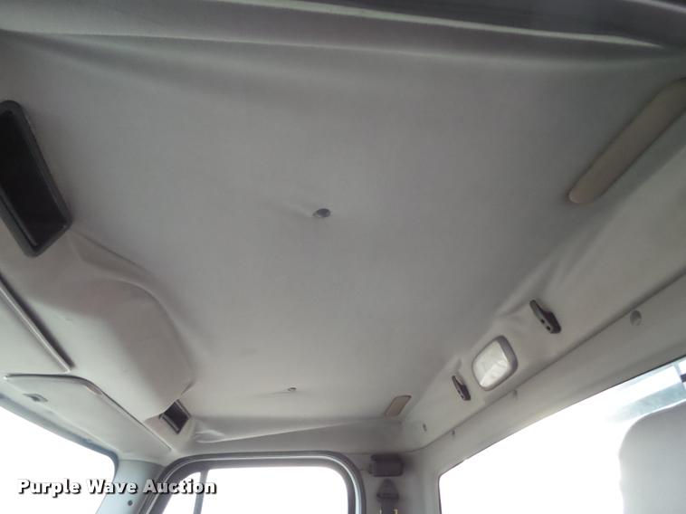 image for item L1744 2007 Freightliner Business Class M2 bucket truck