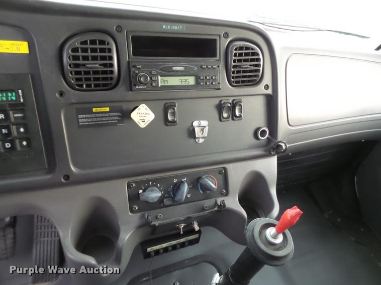image for item L1744 2007 Freightliner Business Class M2 bucket truck