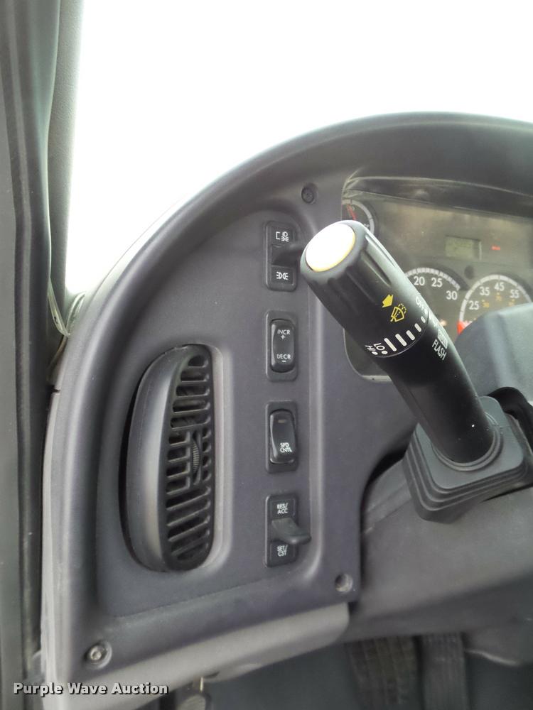 image for item L1744 2007 Freightliner Business Class M2 bucket truck