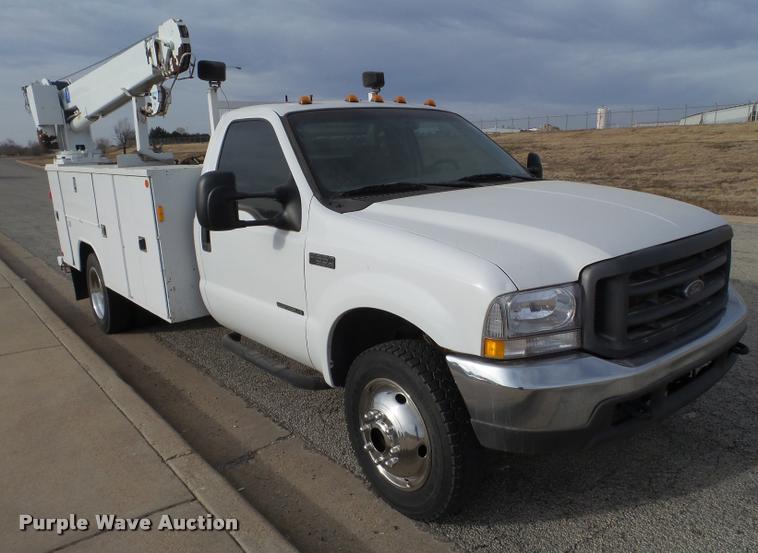 image for item L1745 2001 Ford F550 service truck with crane