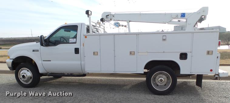 image for item L1745 2001 Ford F550 service truck with crane